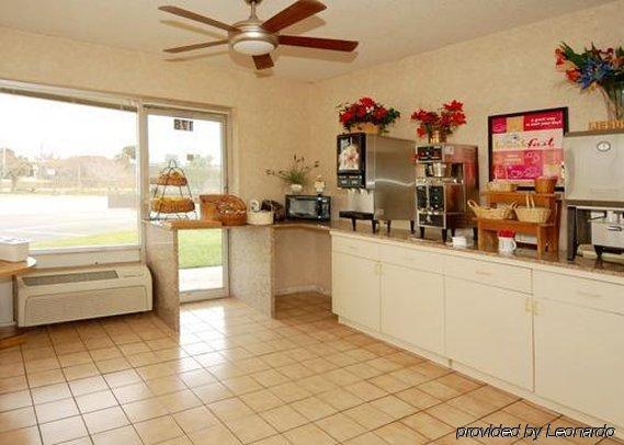Econo Lodge Lake City-North Restaurant photo